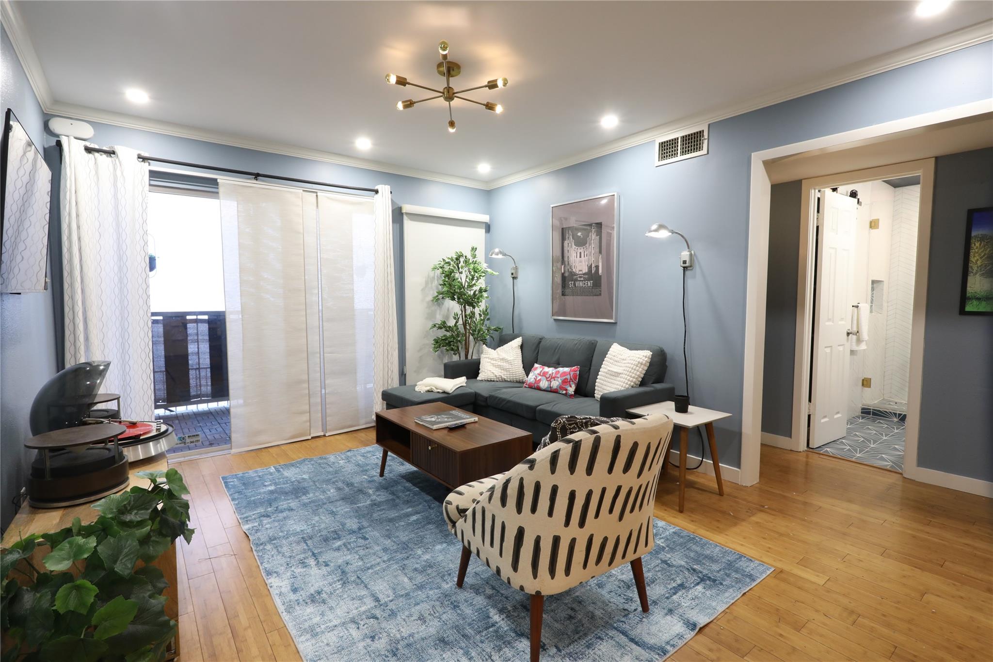 1304 Summit St # 209, Austin, TX 78741