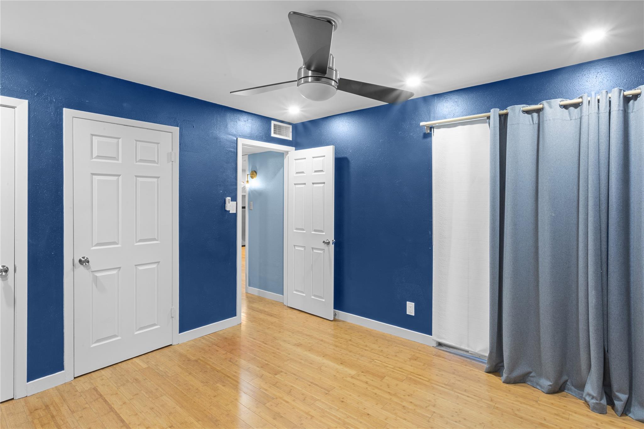 1304 Summit St # 209, Austin, TX 78741