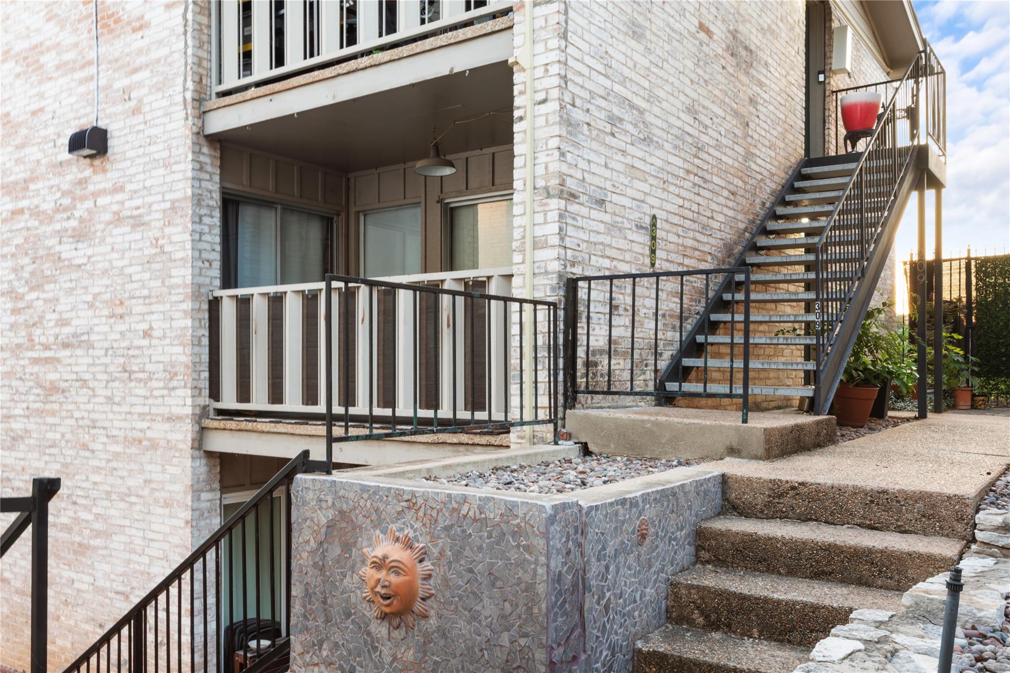 1304 Summit St # 209, Austin, TX 78741