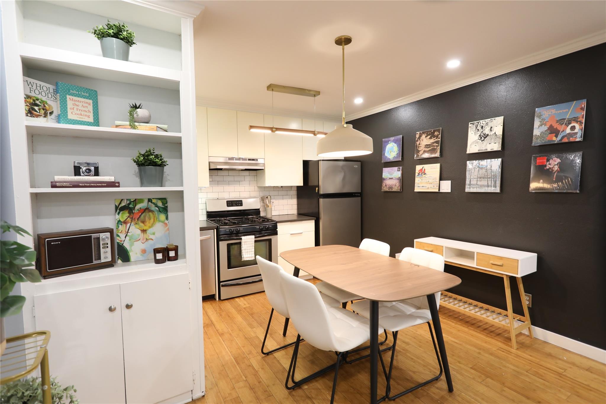 1304 Summit St # 209, Austin, TX 78741