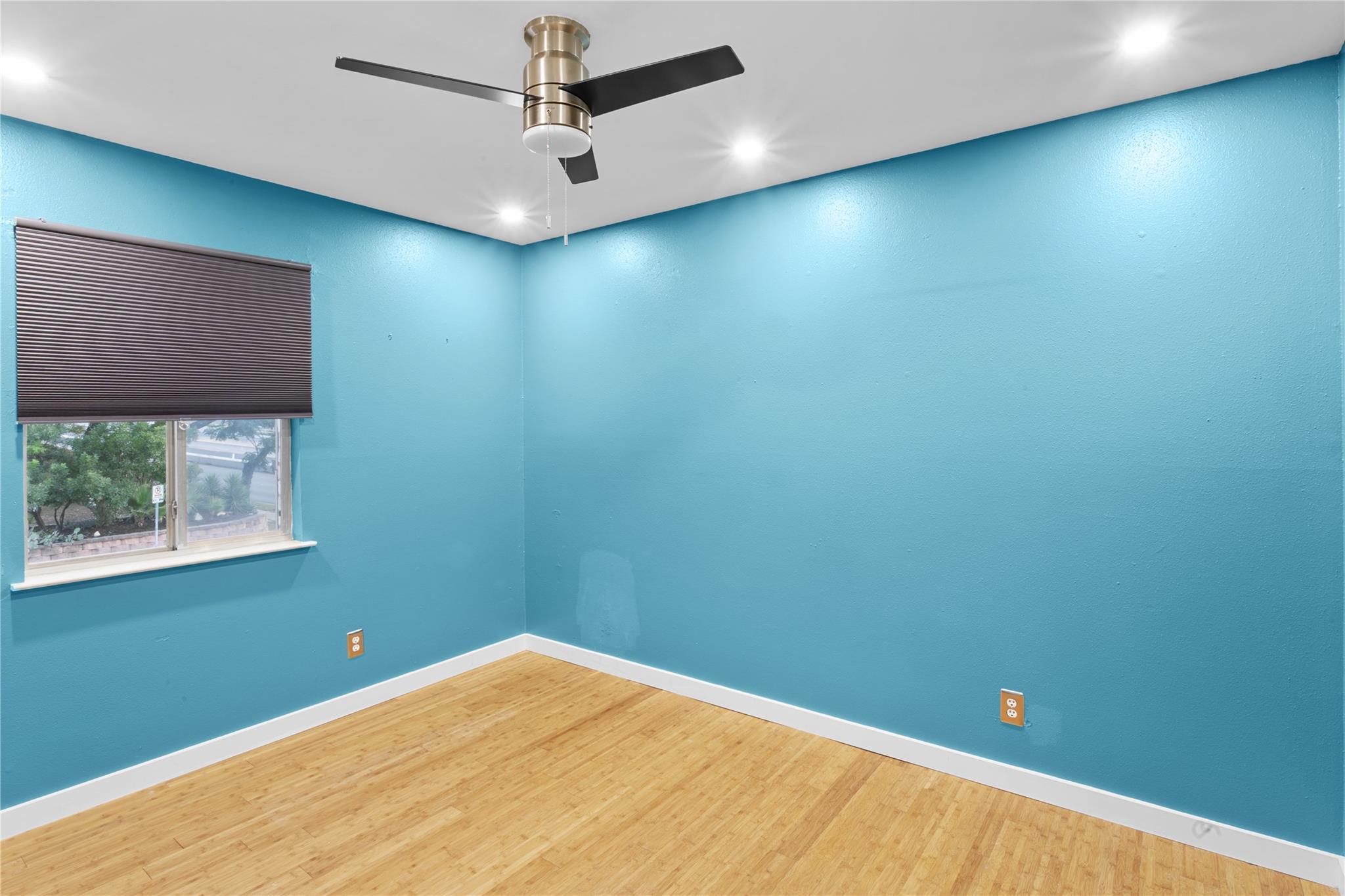 1304 Summit St # 209, Austin, TX 78741