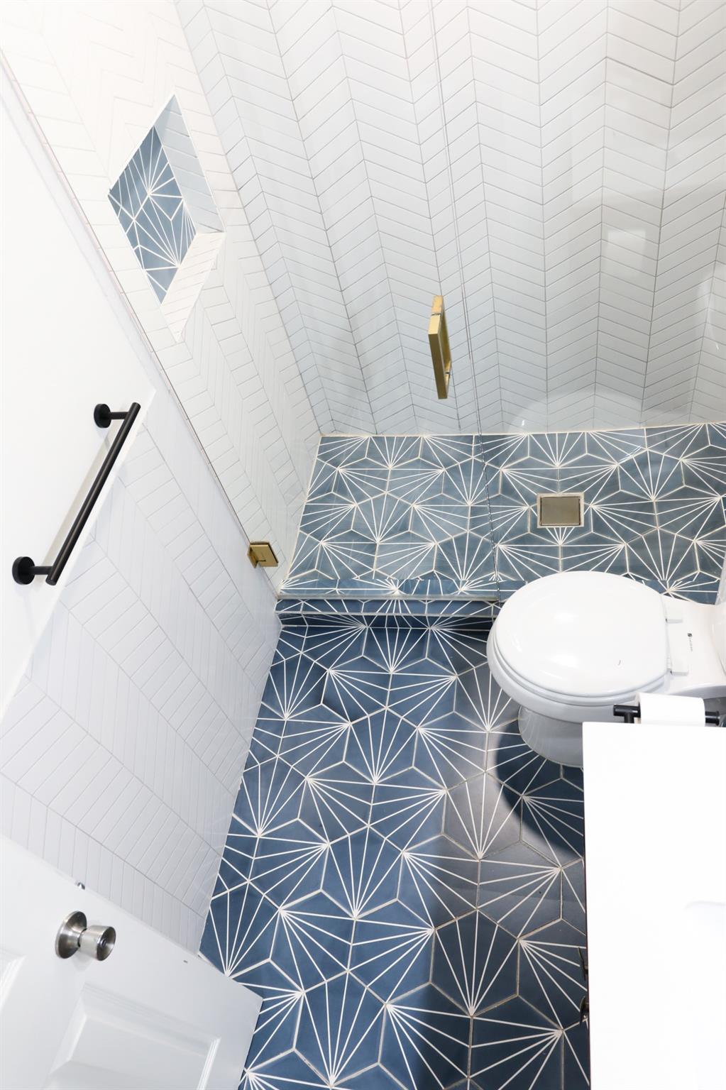 1304 Summit St # 209, Austin, TX 78741