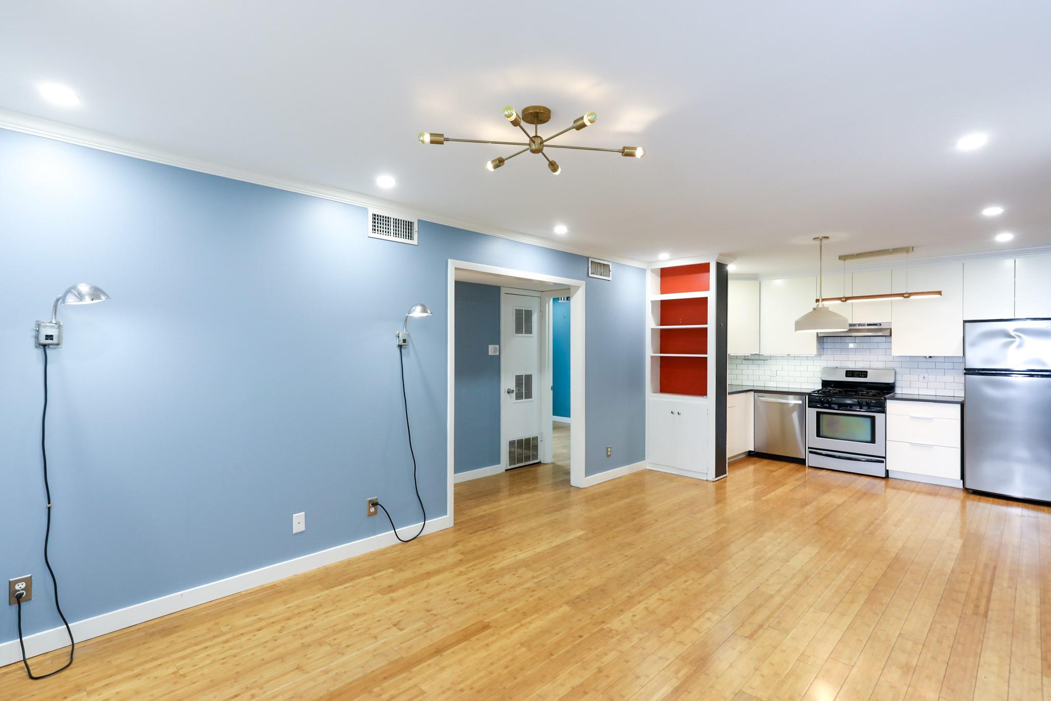 1304 Summit St # 209, Austin, TX 78741