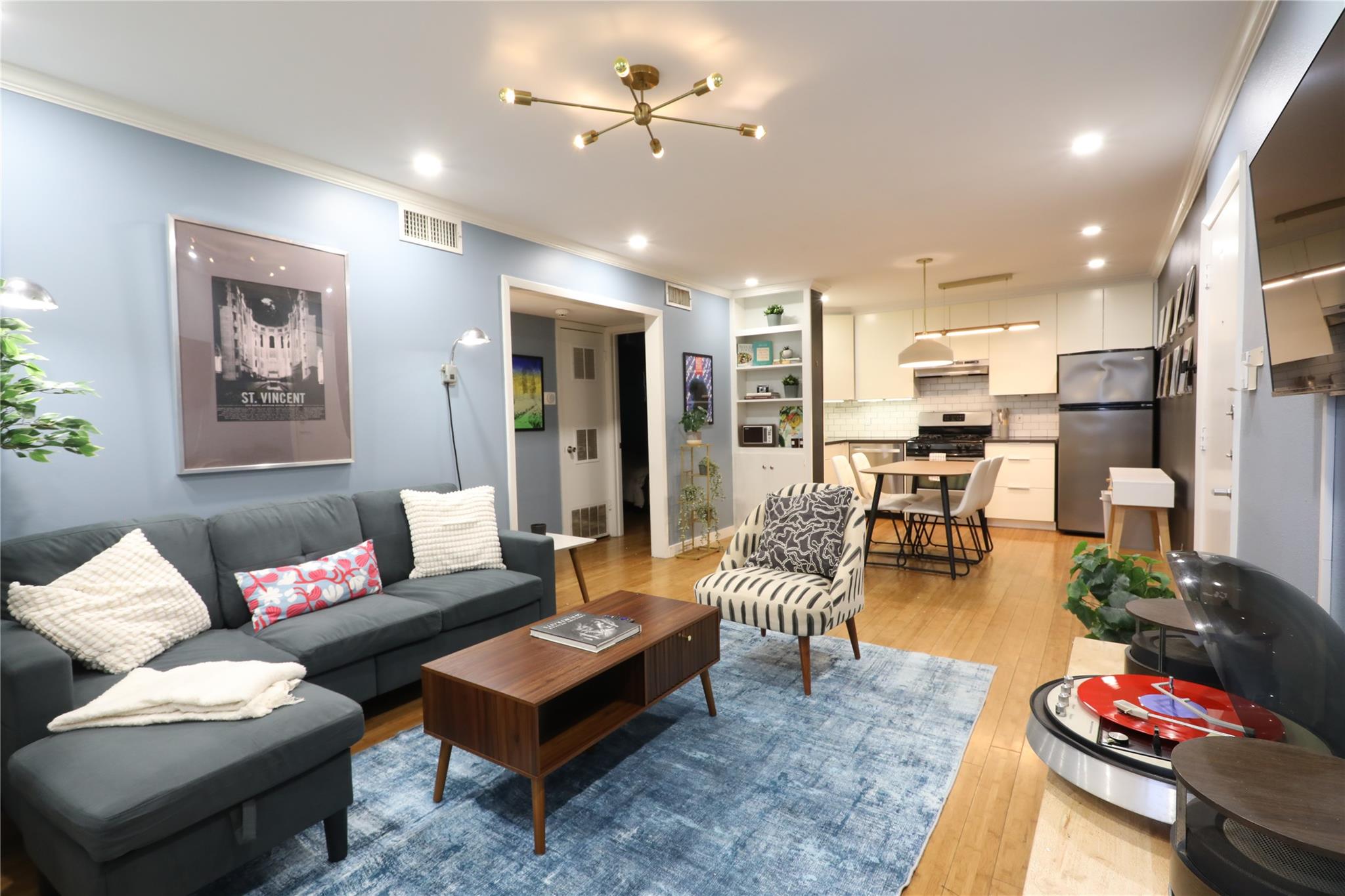 1304 Summit St # 209, Austin, TX 78741