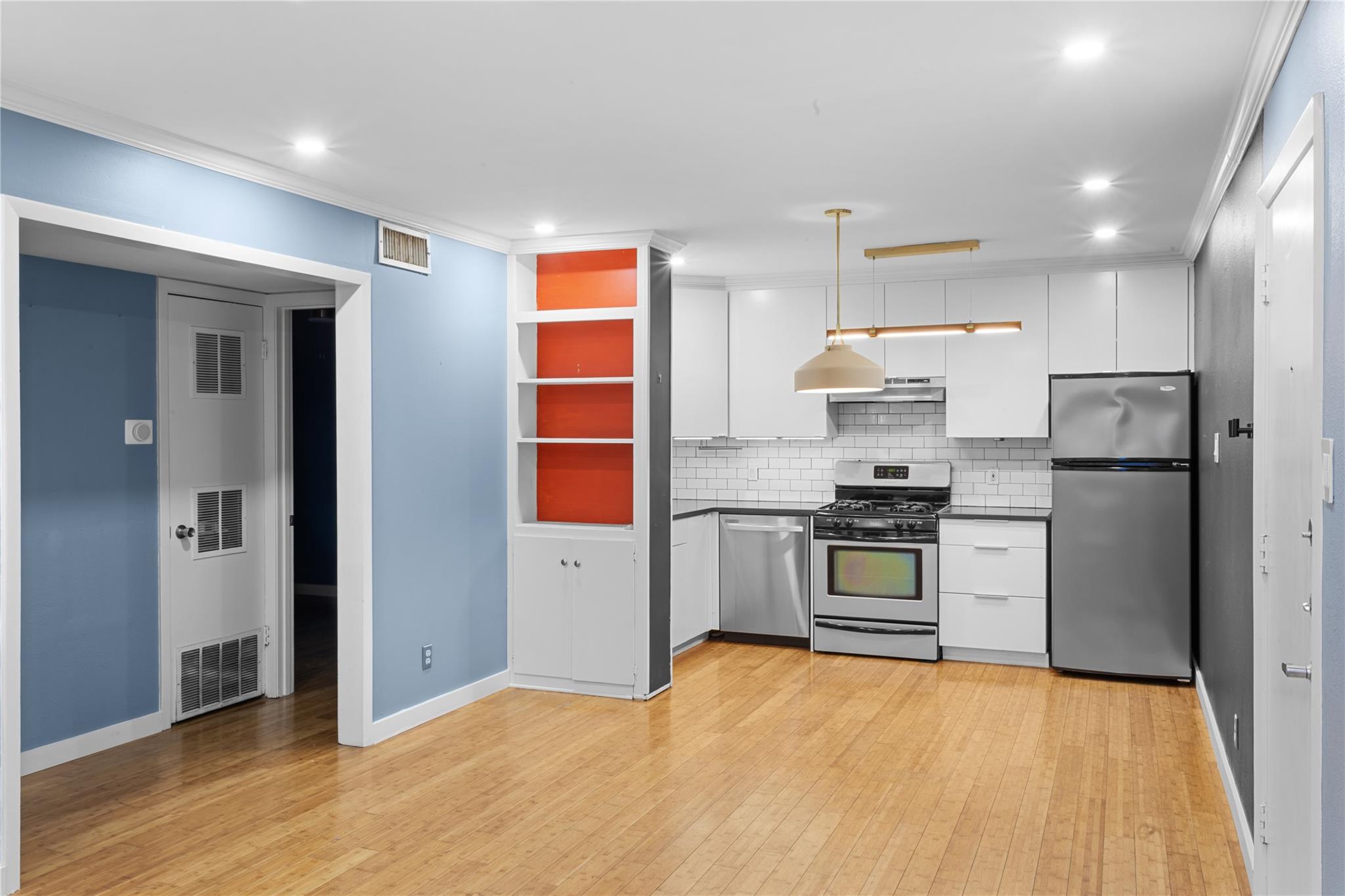 1304 Summit St # 209, Austin, TX 78741