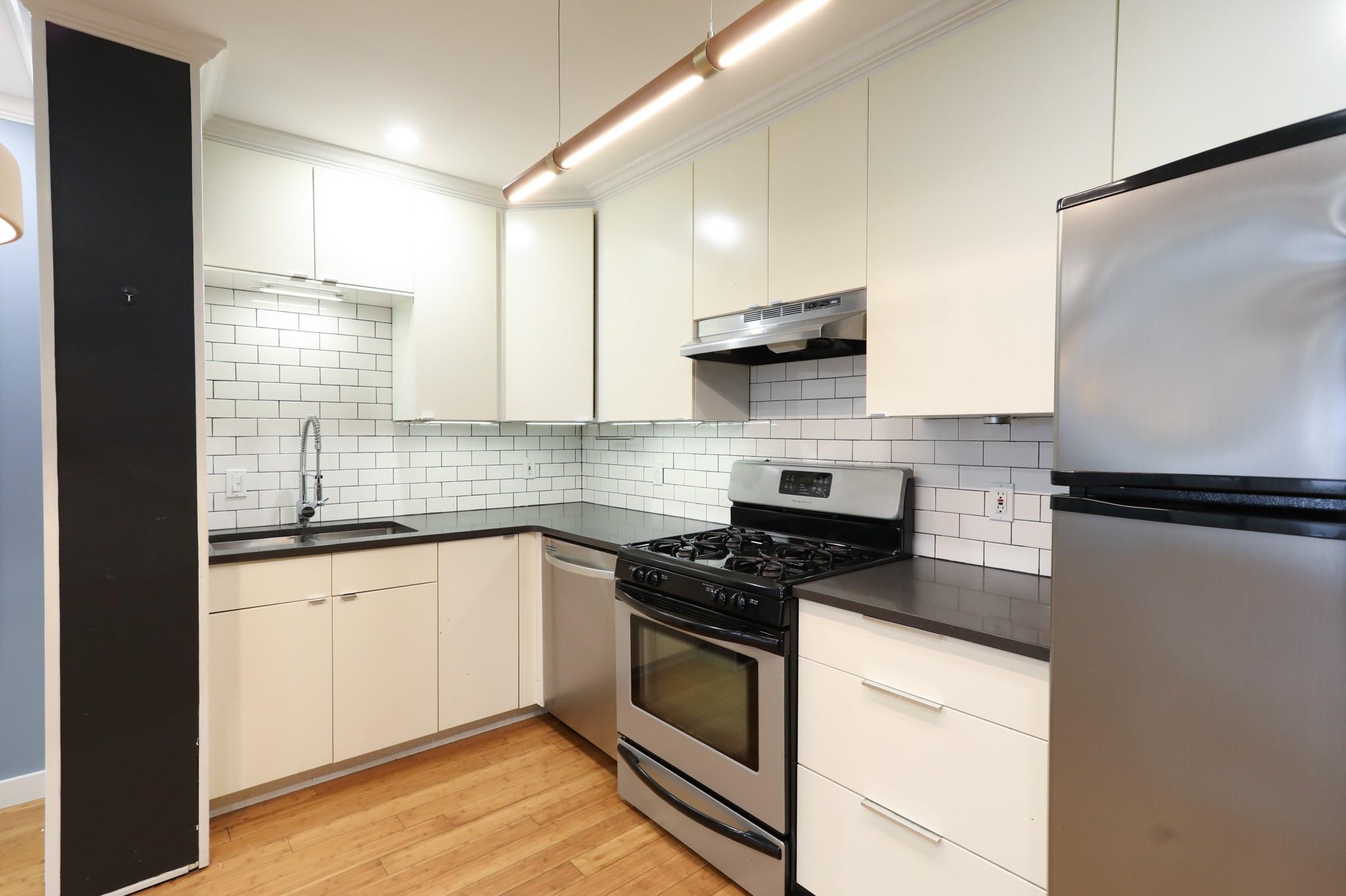 1304 Summit St # 209, Austin, TX 78741