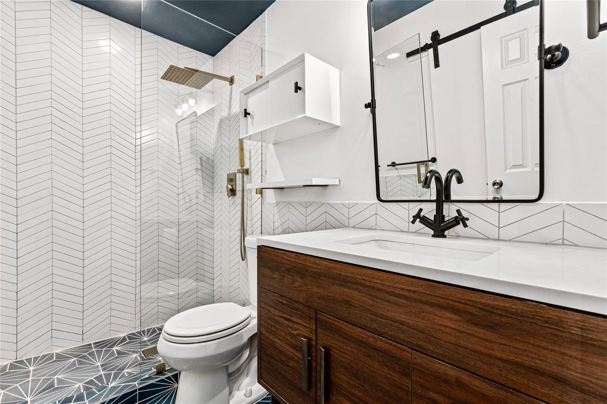 1304 Summit St # 209, Austin, TX 78741