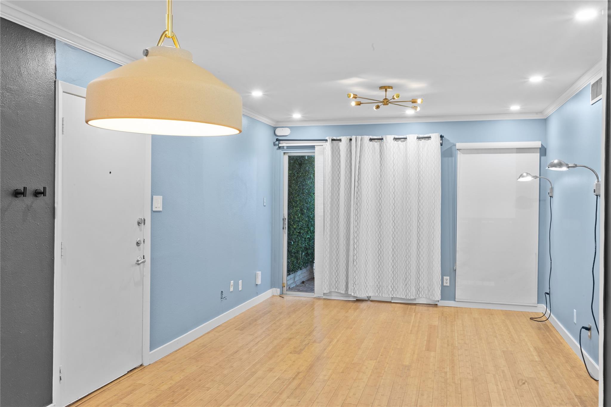 1304 Summit St # 209, Austin, TX 78741