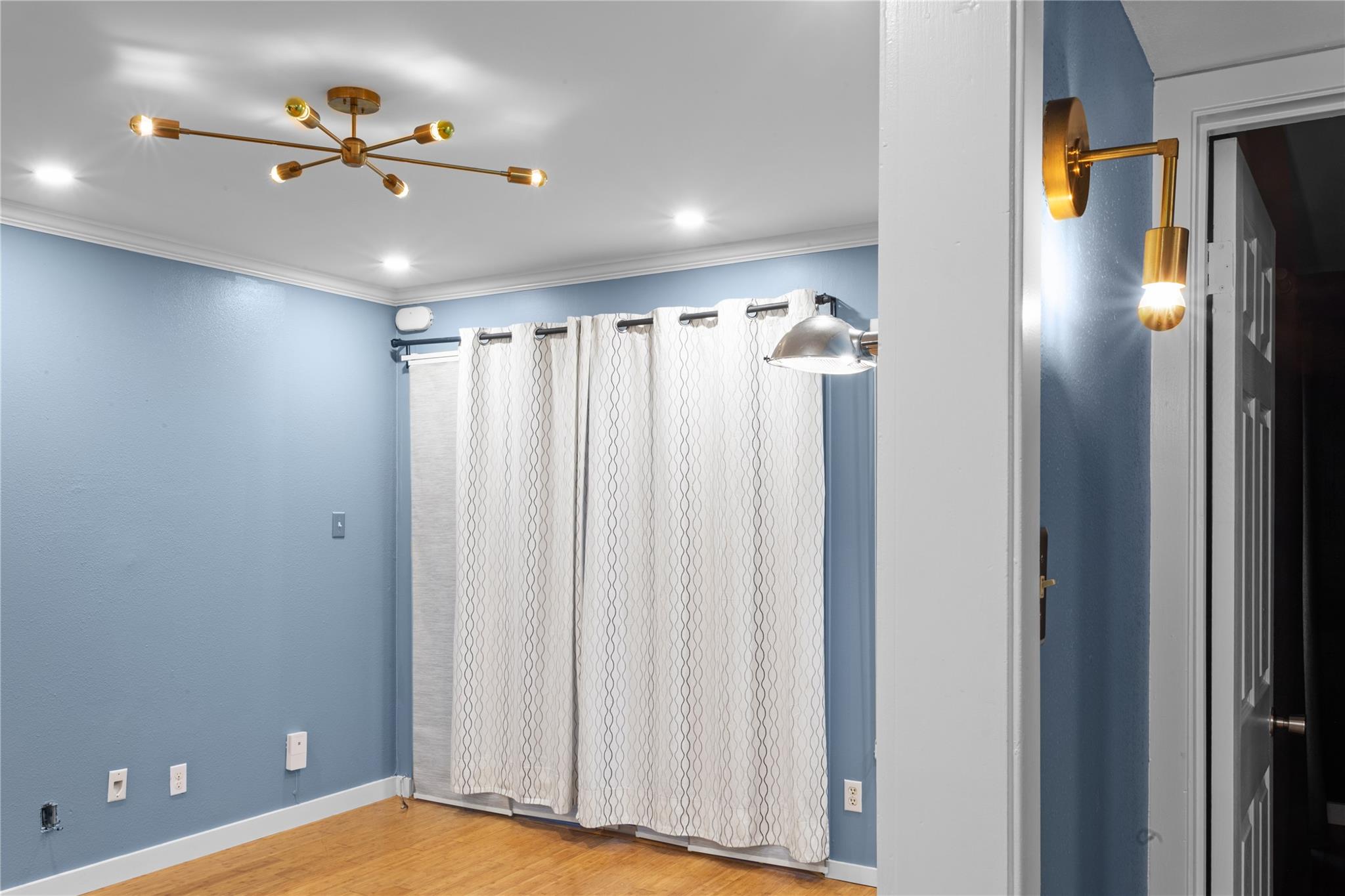 1304 Summit St # 209, Austin, TX 78741