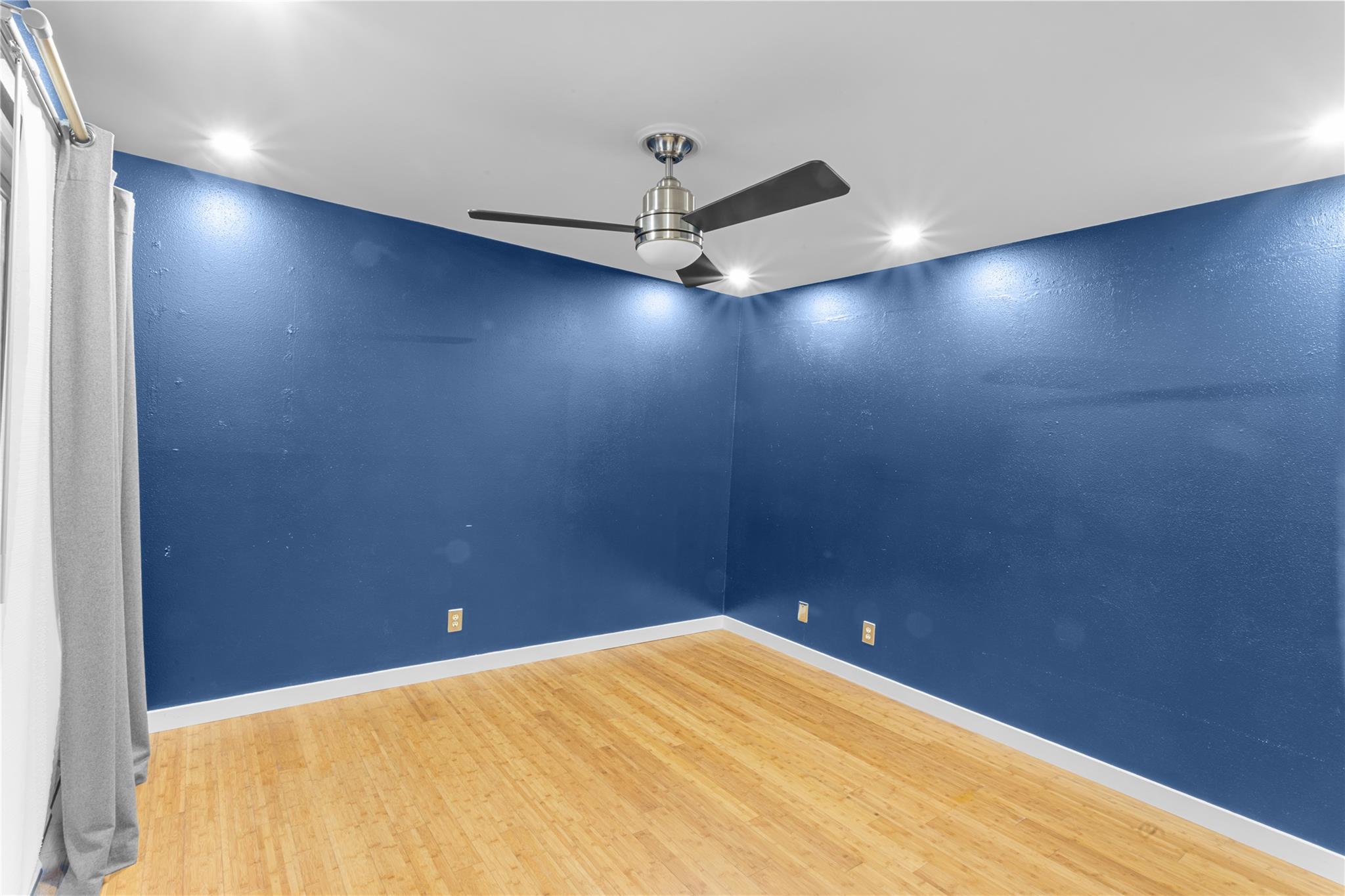 1304 Summit St # 209, Austin, TX 78741