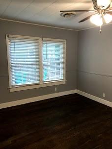 710 W Lake Dr, Taylor, TX 76574