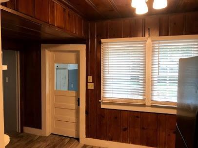 710 W Lake Dr, Taylor, TX 76574