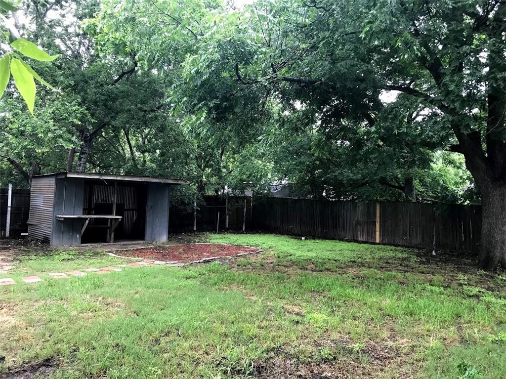 710 W Lake Dr, Taylor, TX 76574