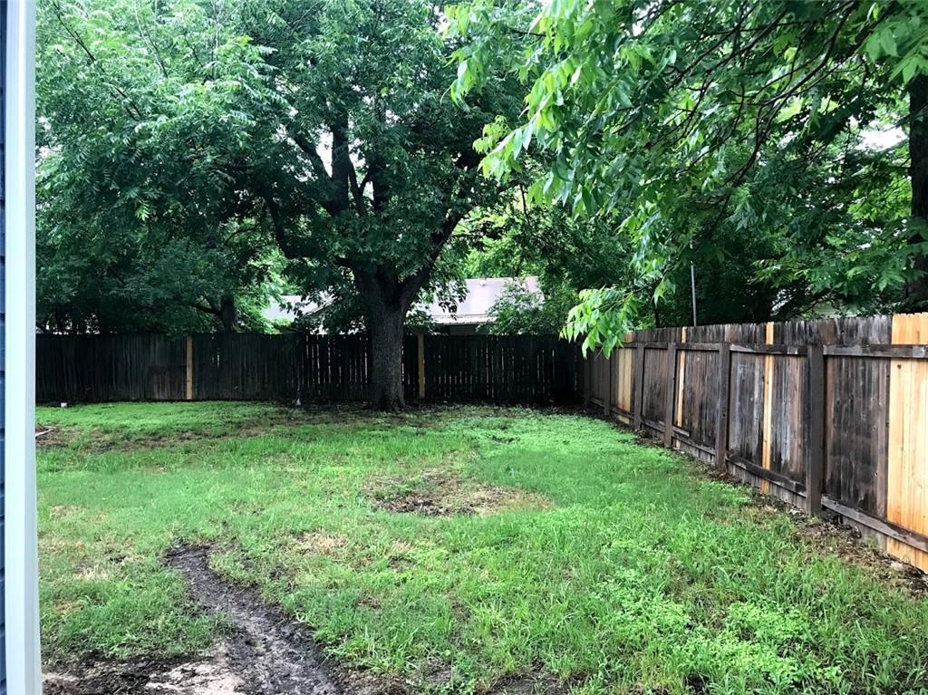 710 W Lake Dr, Taylor, TX 76574