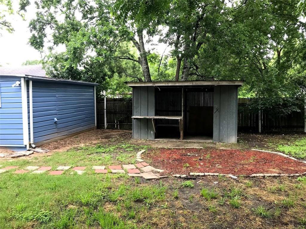 710 W Lake Dr, Taylor, TX 76574