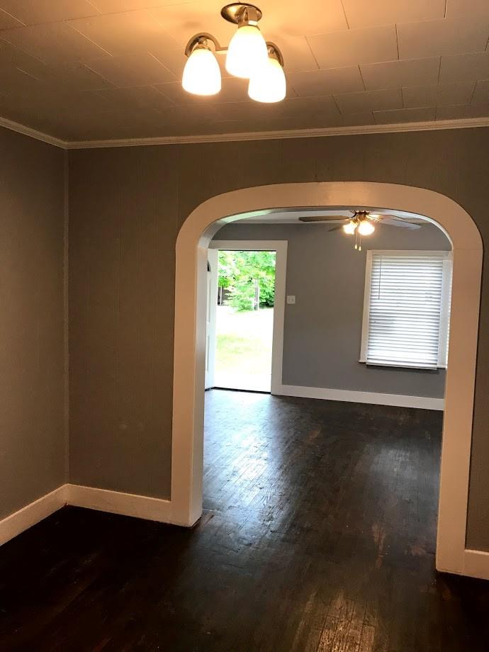 710 W Lake Dr, Taylor, TX 76574