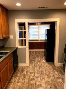 710 W Lake Dr, Taylor, TX 76574