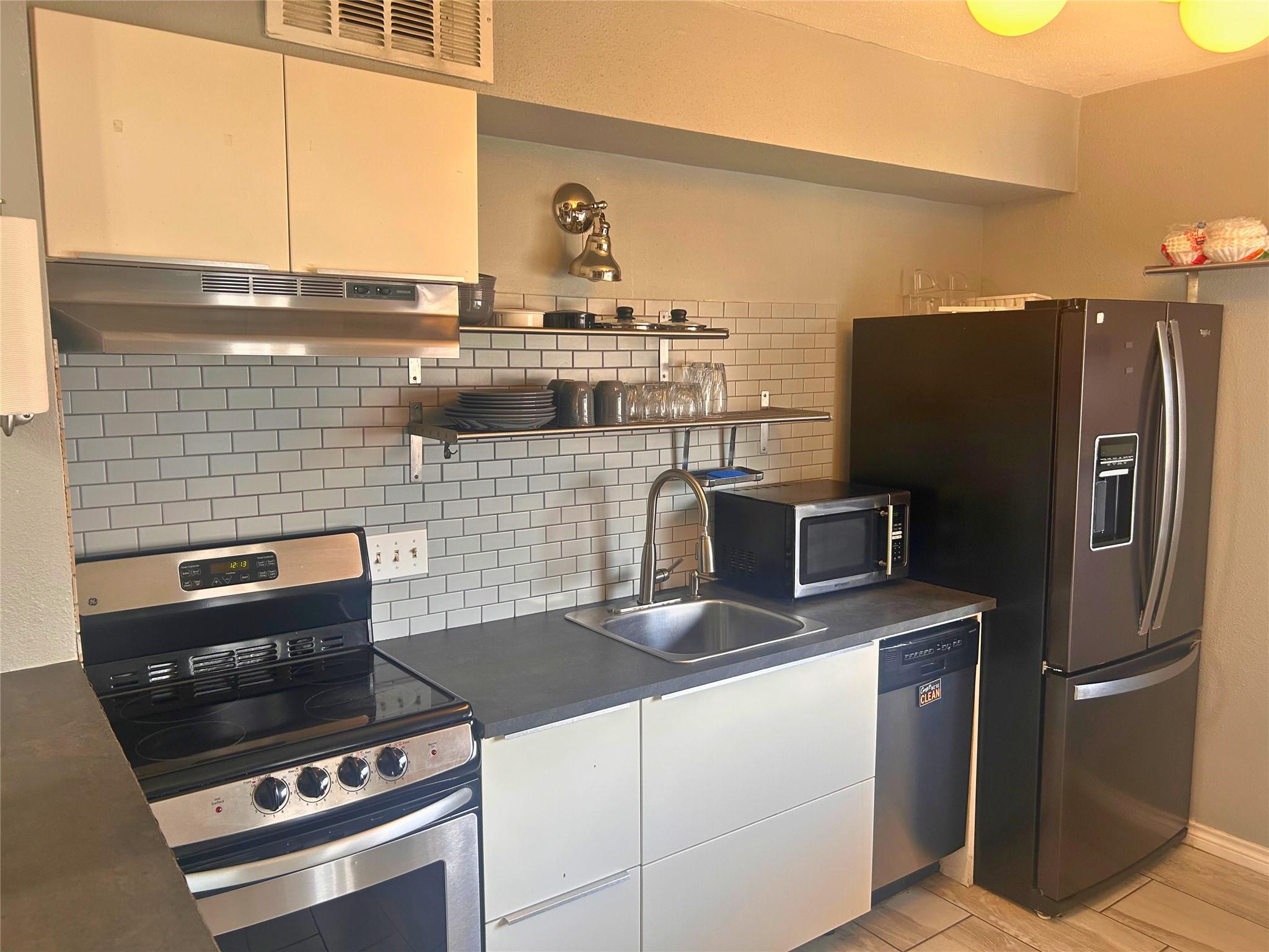 1840 Burton Dr # 103, Austin, TX 78741