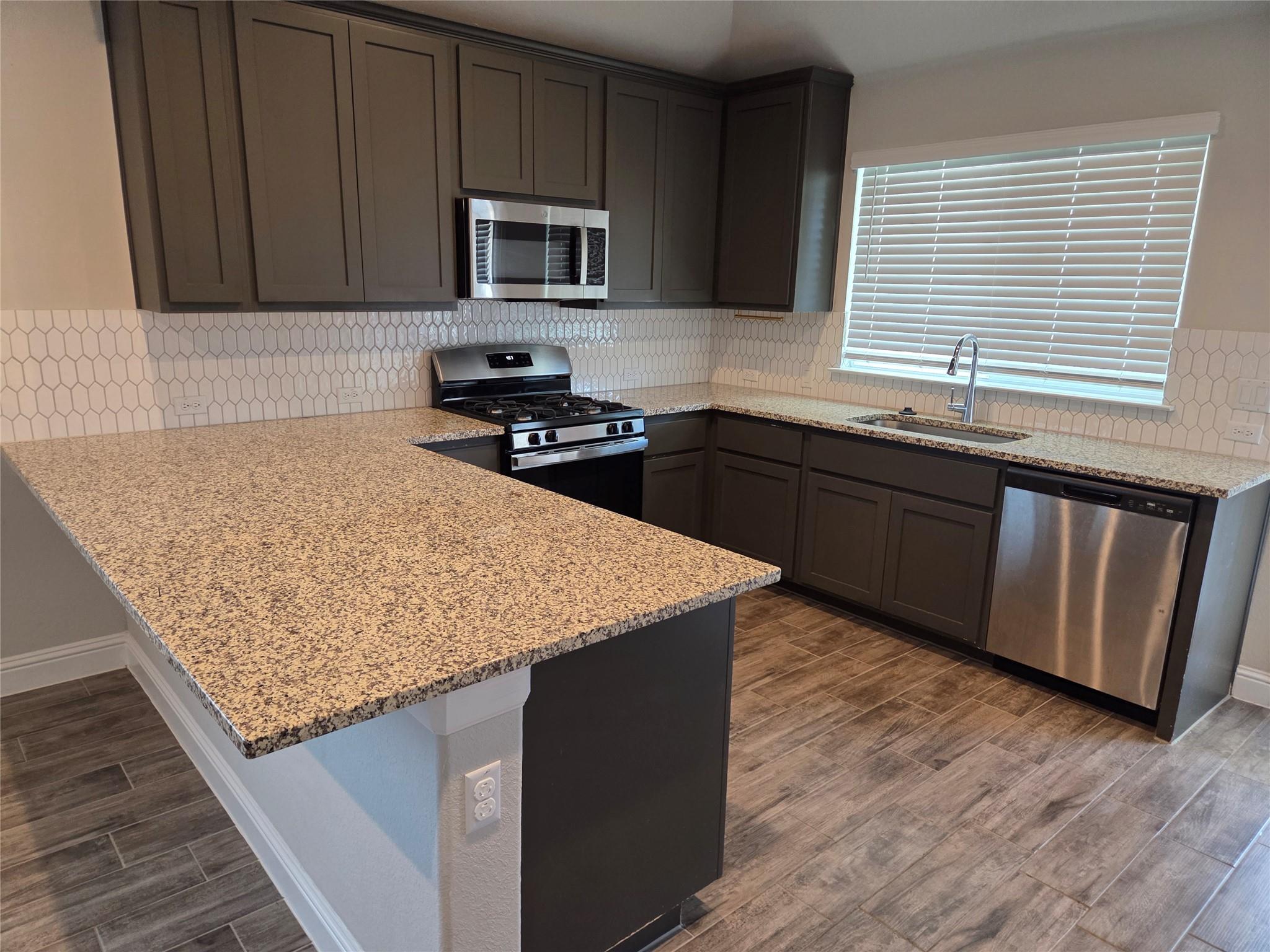 105 Riverhill Dr, Georgetown, TX 78628