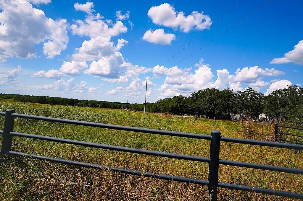 4810 Burke Rd, Flatonia, TX 78941