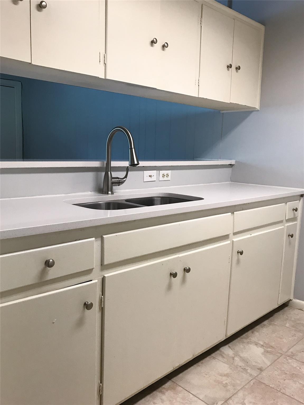 5001 Bull Creek Rd # 118, Austin, TX 78731