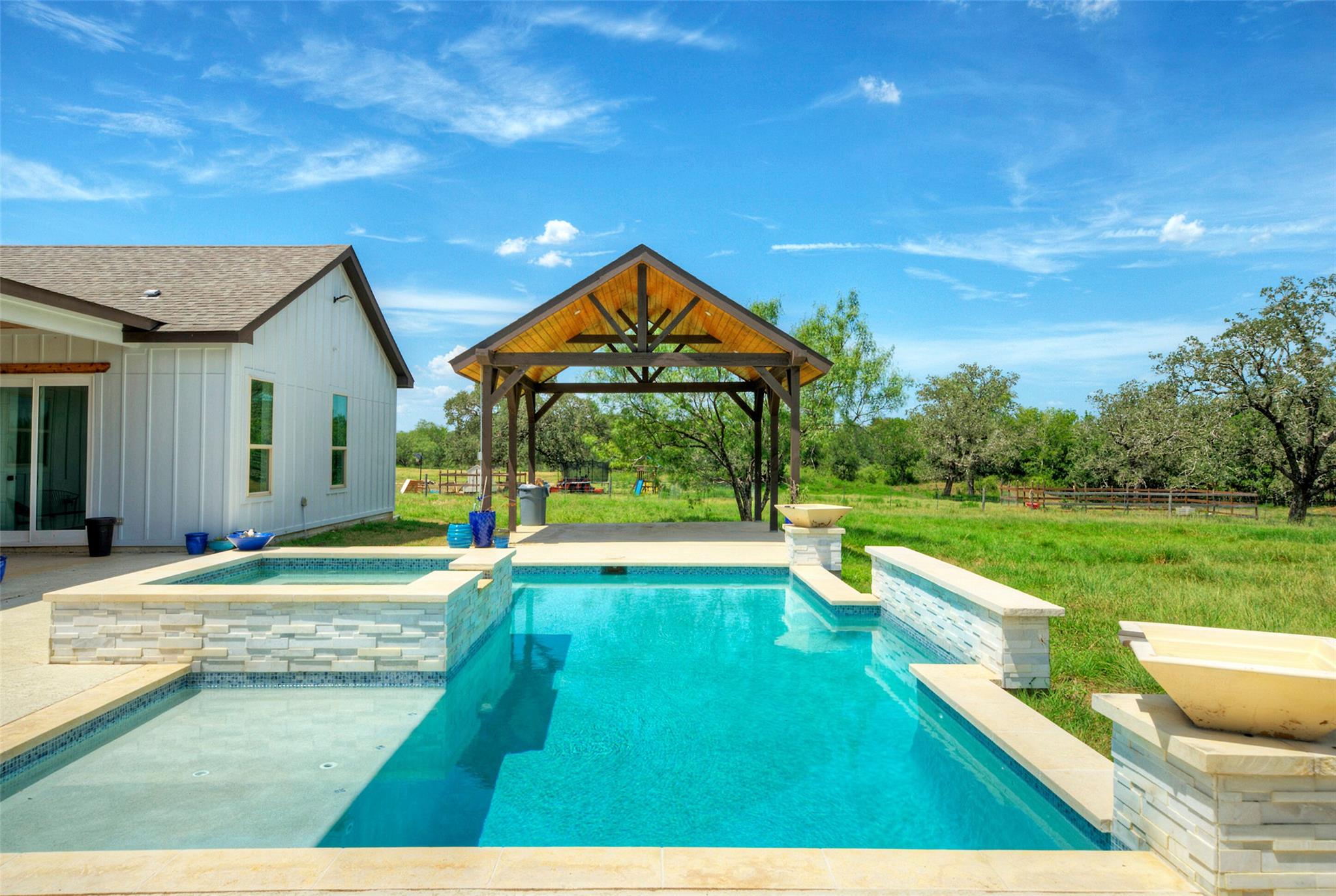 000 Patterson Ave, Flatonia, TX 78941