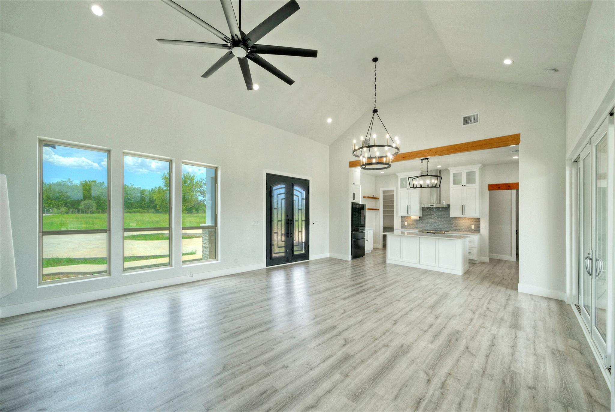 000 Patterson Ave, Flatonia, TX 78941