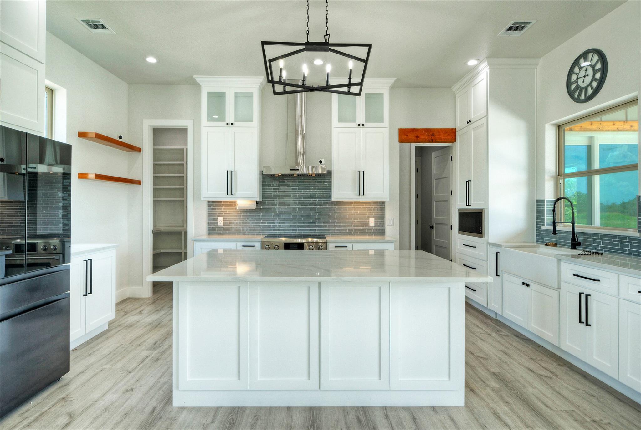 000 Patterson Ave, Flatonia, TX 78941