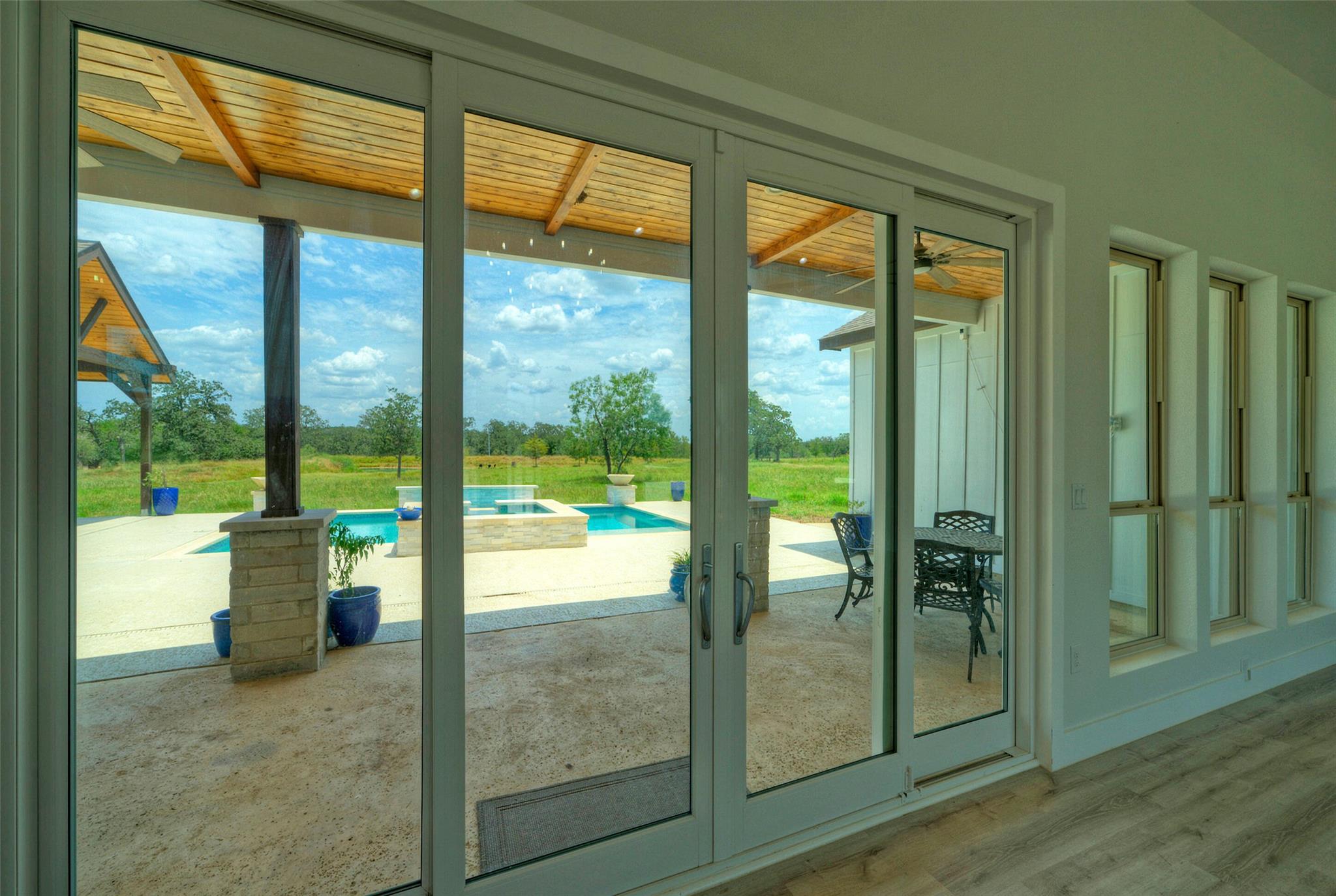 000 Patterson Ave, Flatonia, TX 78941