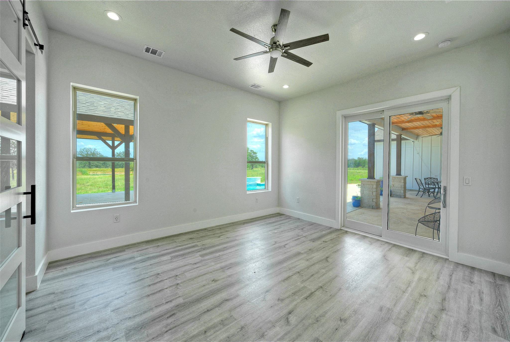 000 Patterson Ave, Flatonia, TX 78941