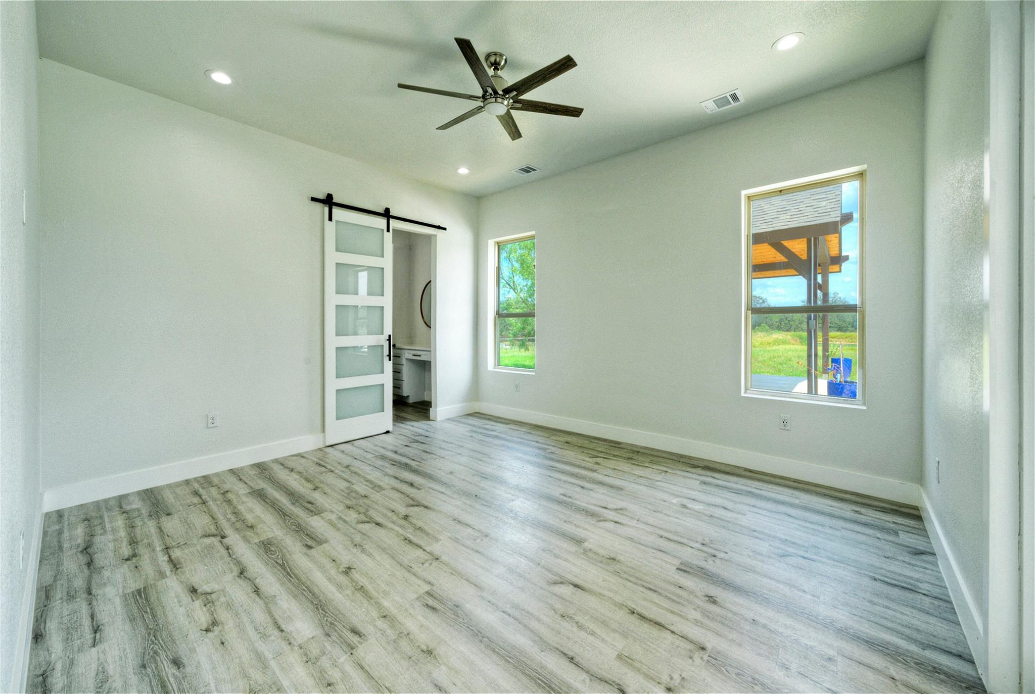 000 Patterson Ave, Flatonia, TX 78941