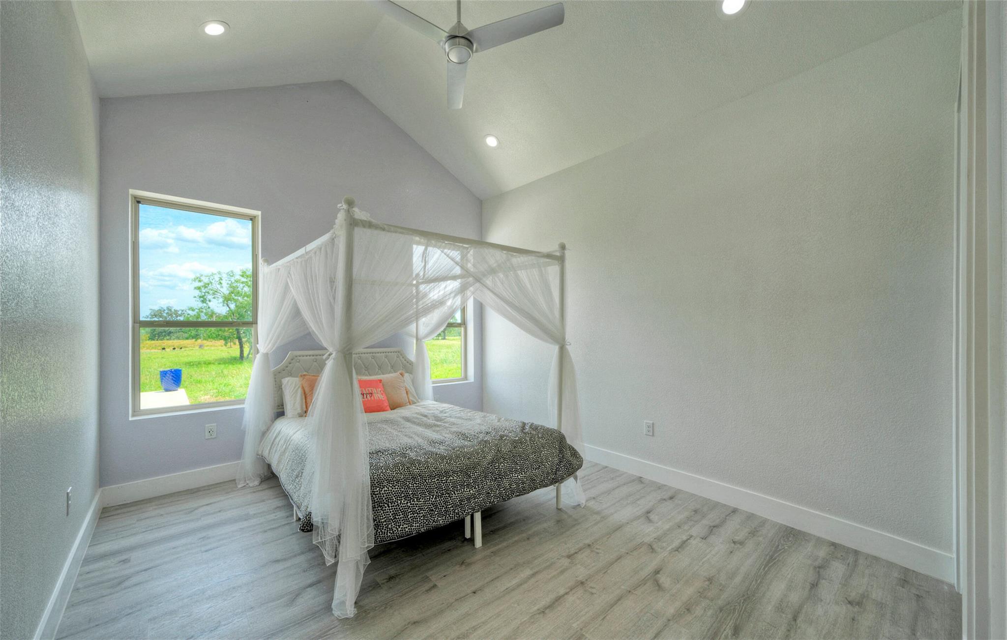 000 Patterson Ave, Flatonia, TX 78941