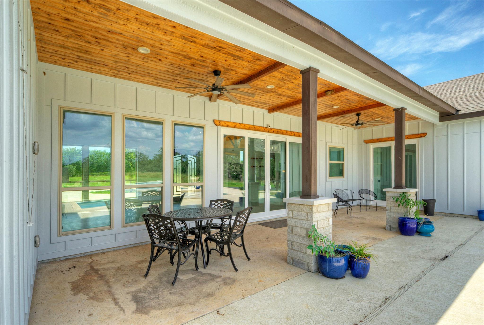 000 Patterson Ave, Flatonia, TX 78941