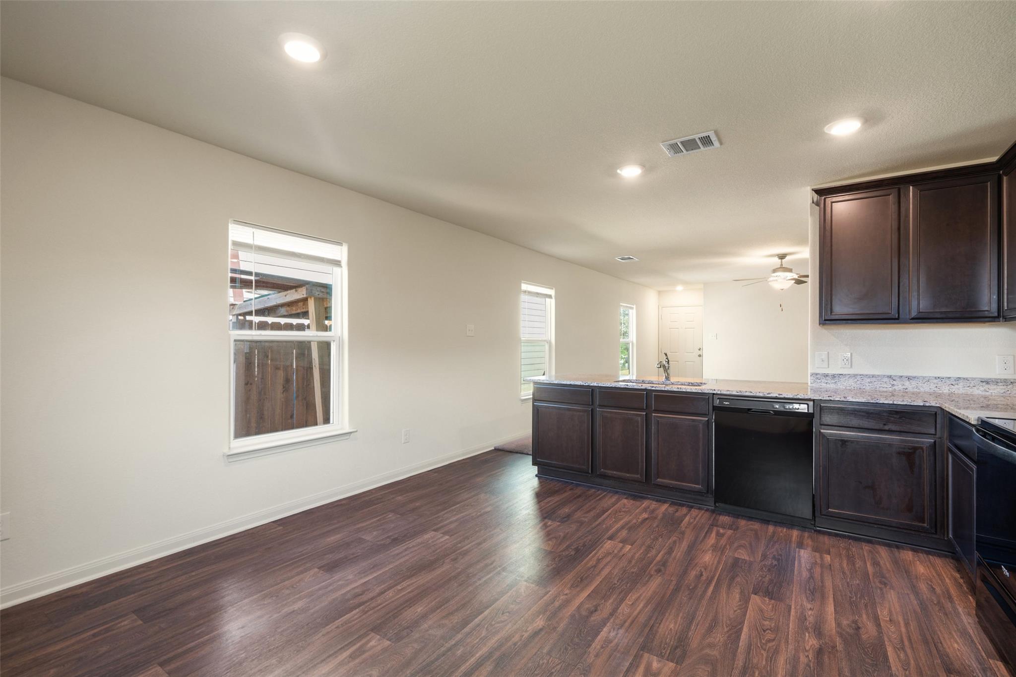 1492 Amy Dr, Kyle, TX 78640