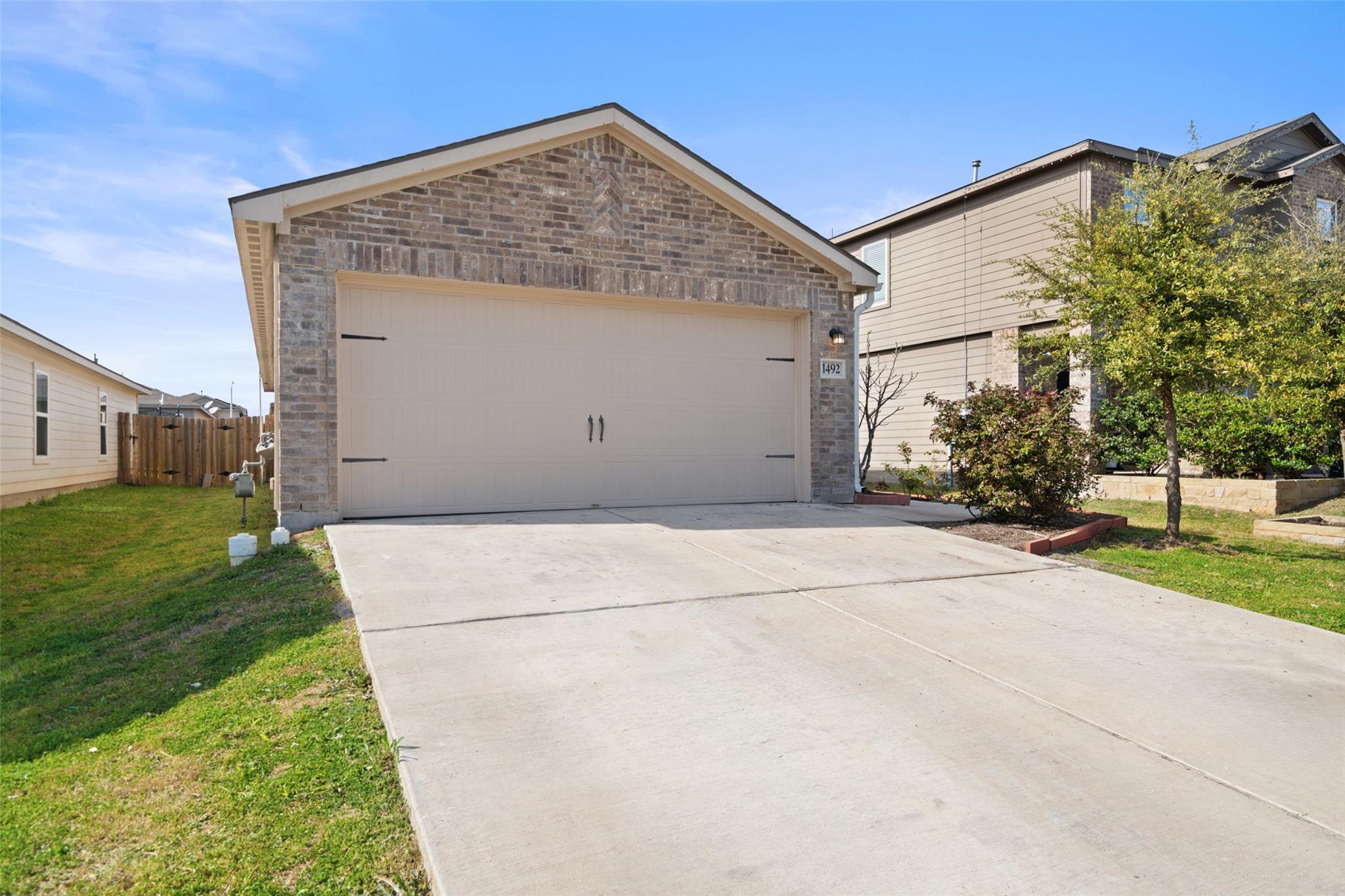 1492 Amy Dr, Kyle, TX 78640
