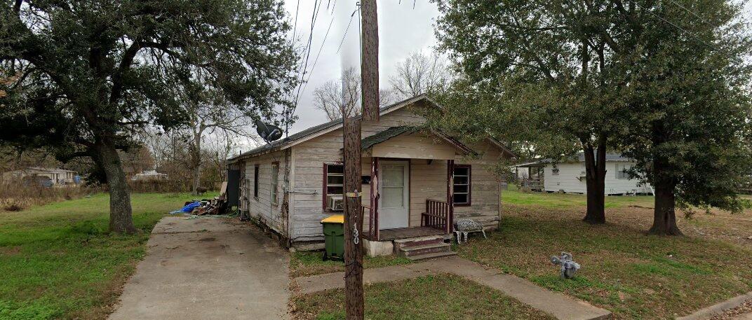 1305 New St, Hearne, TX 77859