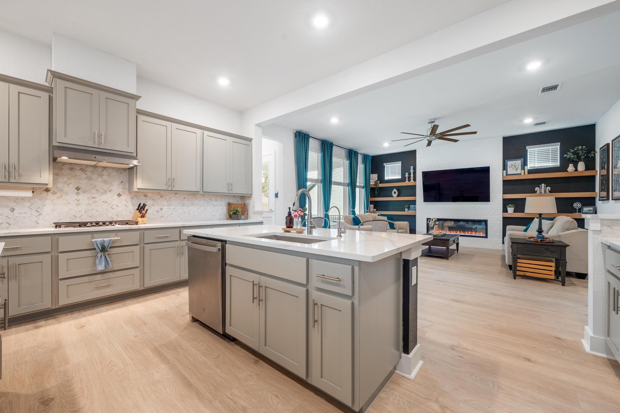 933 Donna Roland Ct, Leander, TX 78641