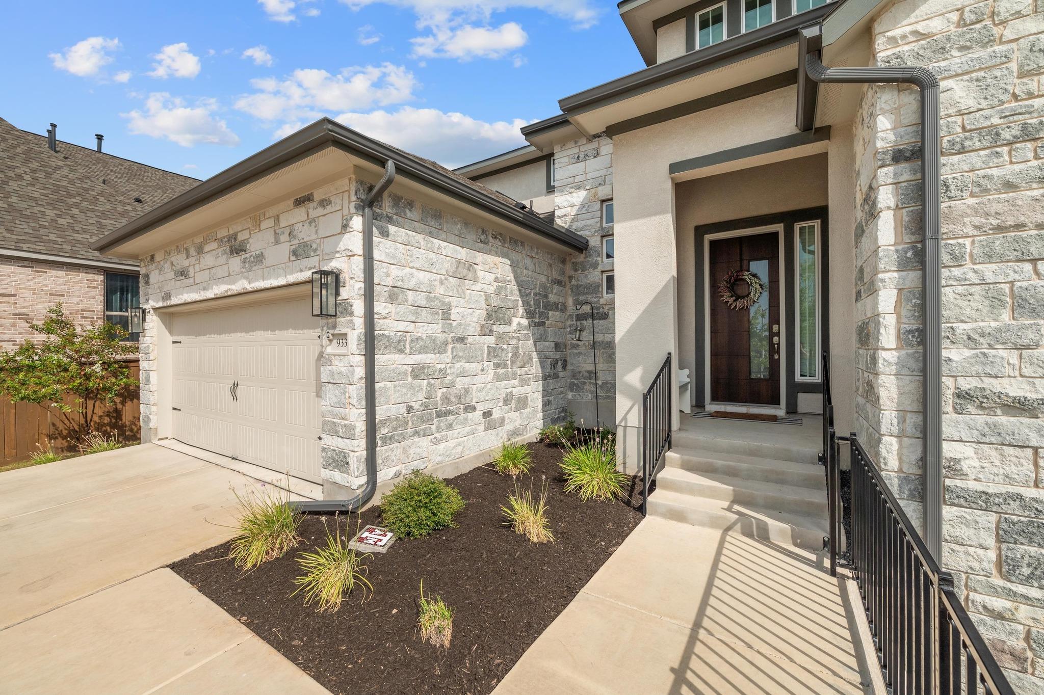 933 Donna Roland Ct, Leander, TX 78641