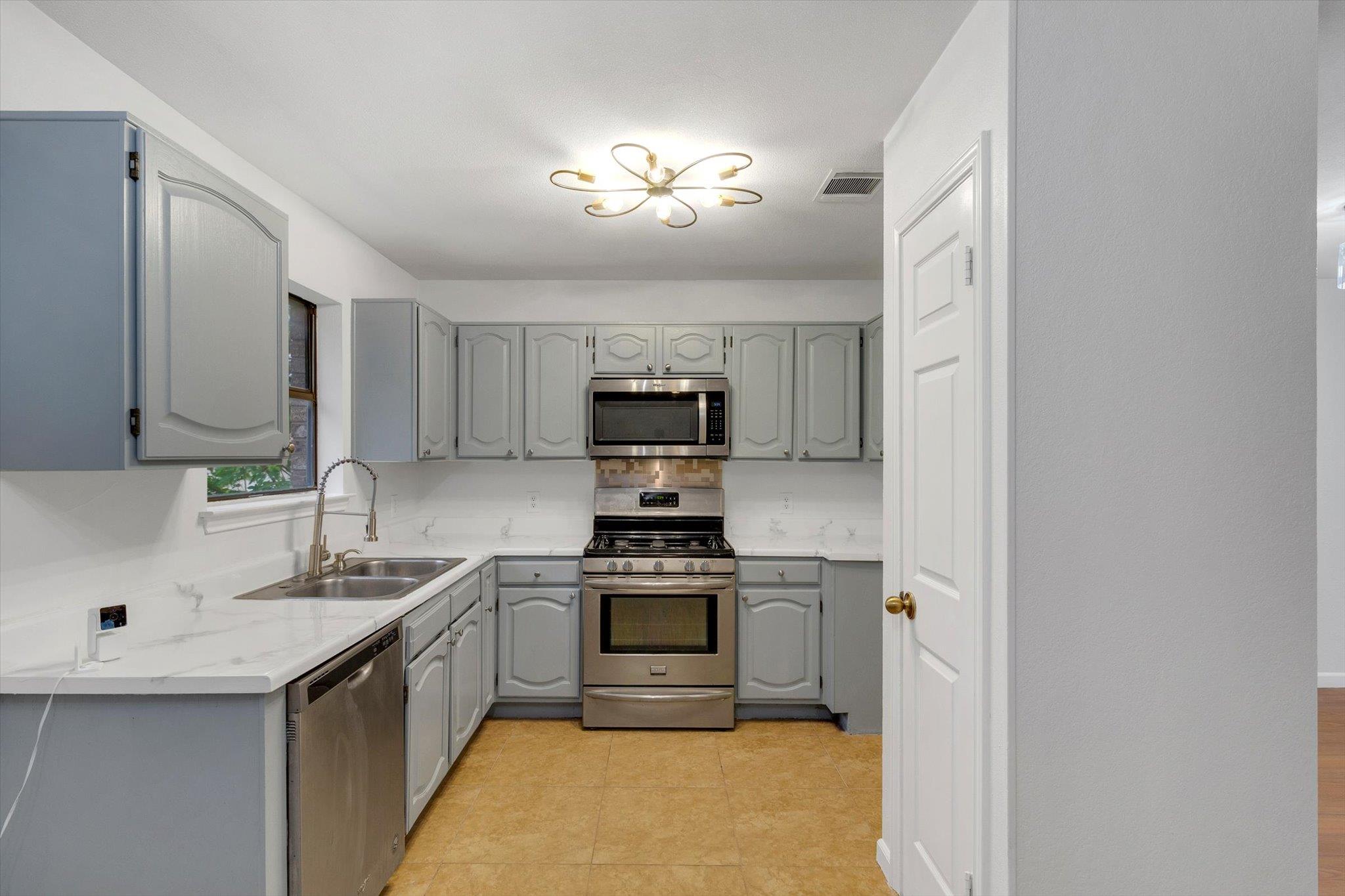 910 Crieff Cross Dr, Pflugerville, TX 78660