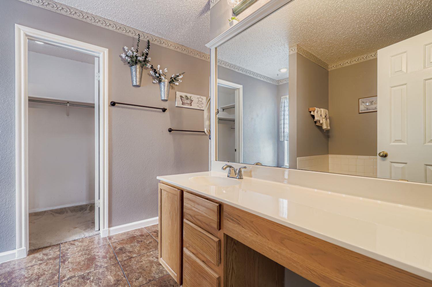 1017 Silverstone Ln, Cedar Park, TX 78613