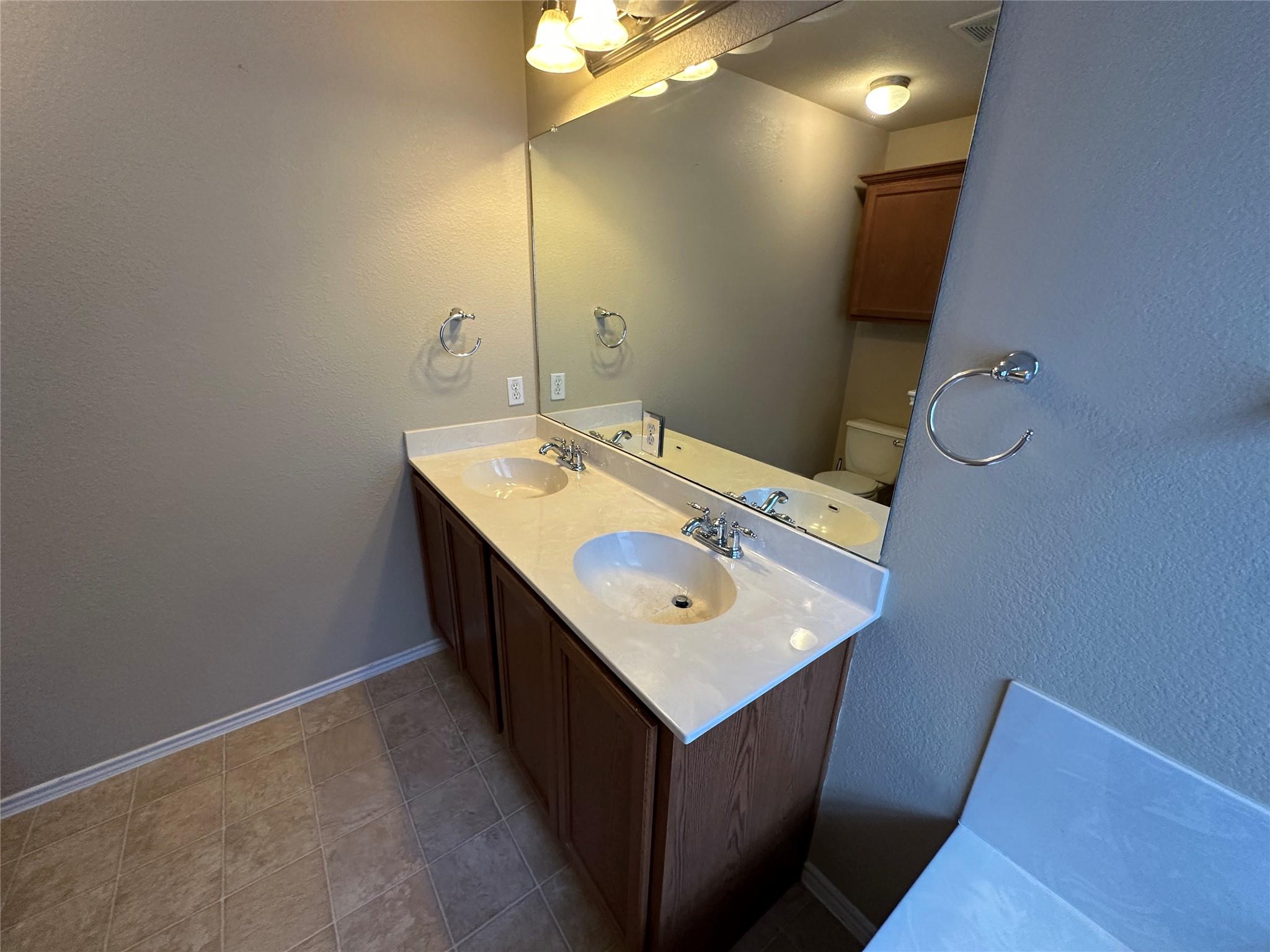 10214 Maydelle Dr, Austin, TX 78748