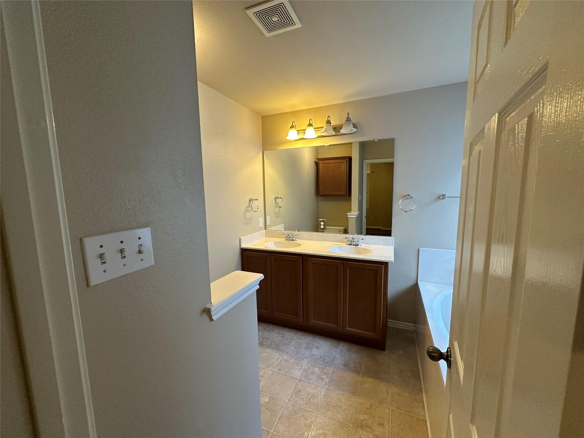 10214 Maydelle Dr, Austin, TX 78748