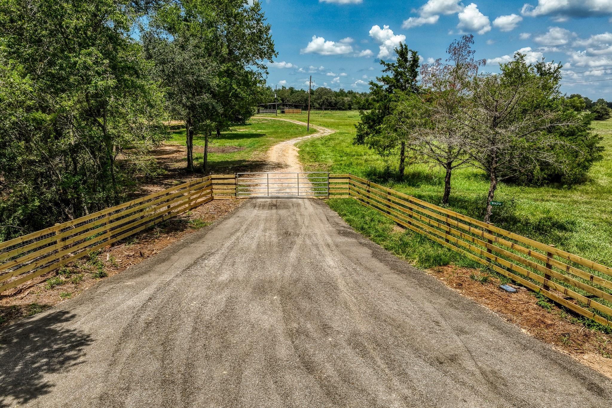 1922 County Road 324, Caldwell, TX 77836