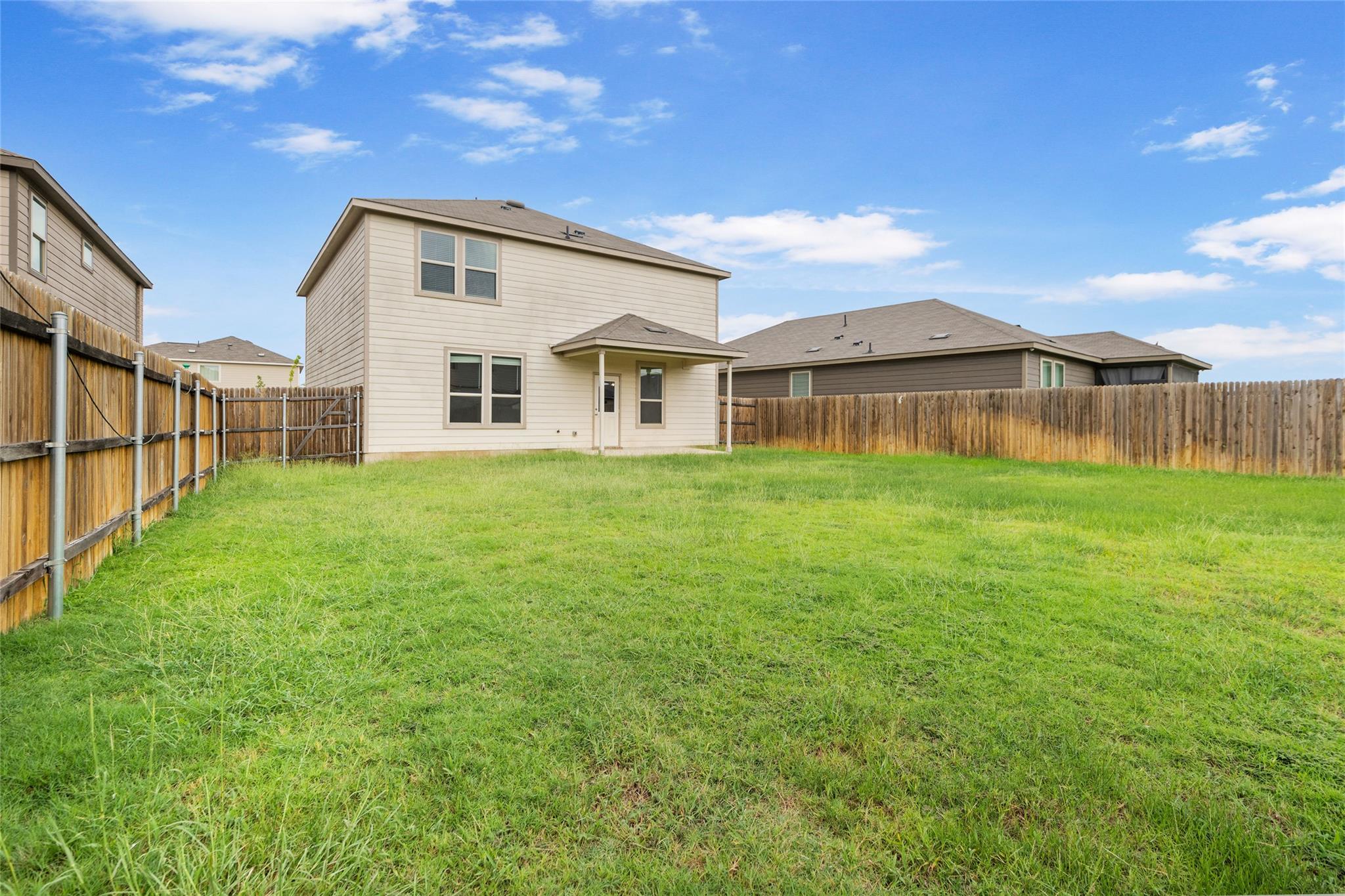 457 Bedford Falls Ln, Jarrell, TX 76537