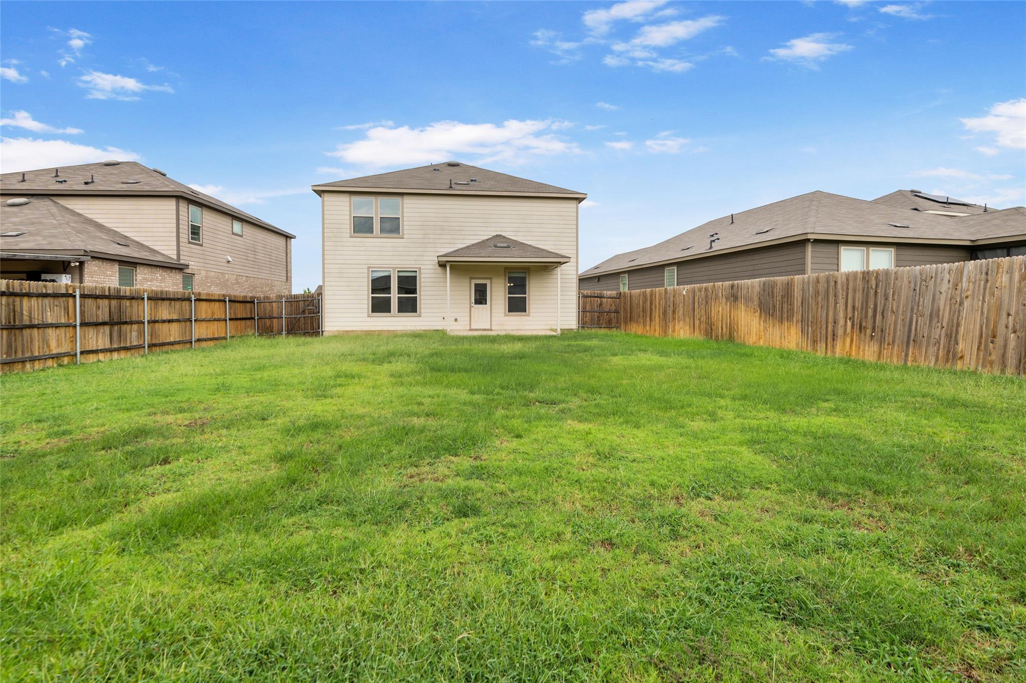 457 Bedford Falls Ln, Jarrell, TX 76537