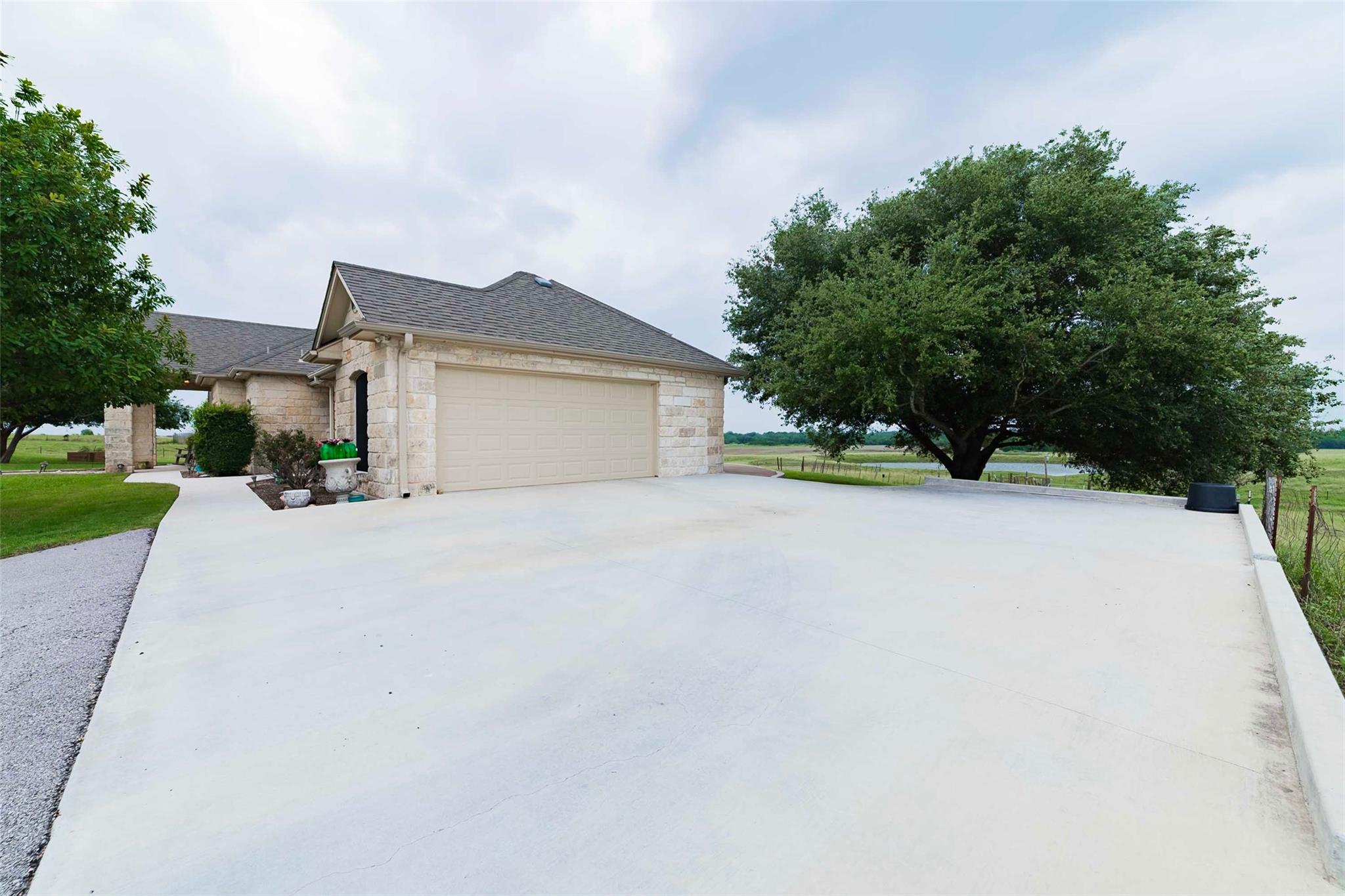 20145 Janak Rd, Coupland, TX 78615