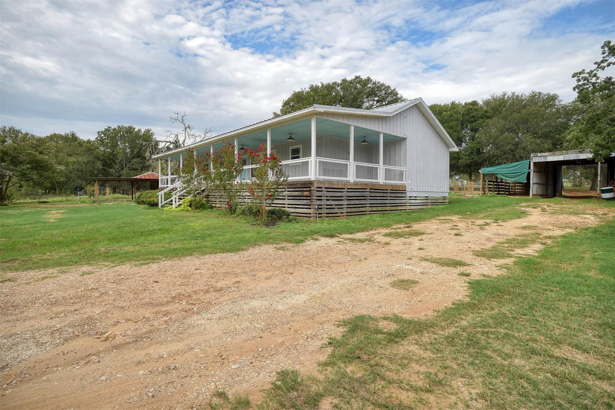 1010 High Grove Rd, Cedar Creek, TX 78612