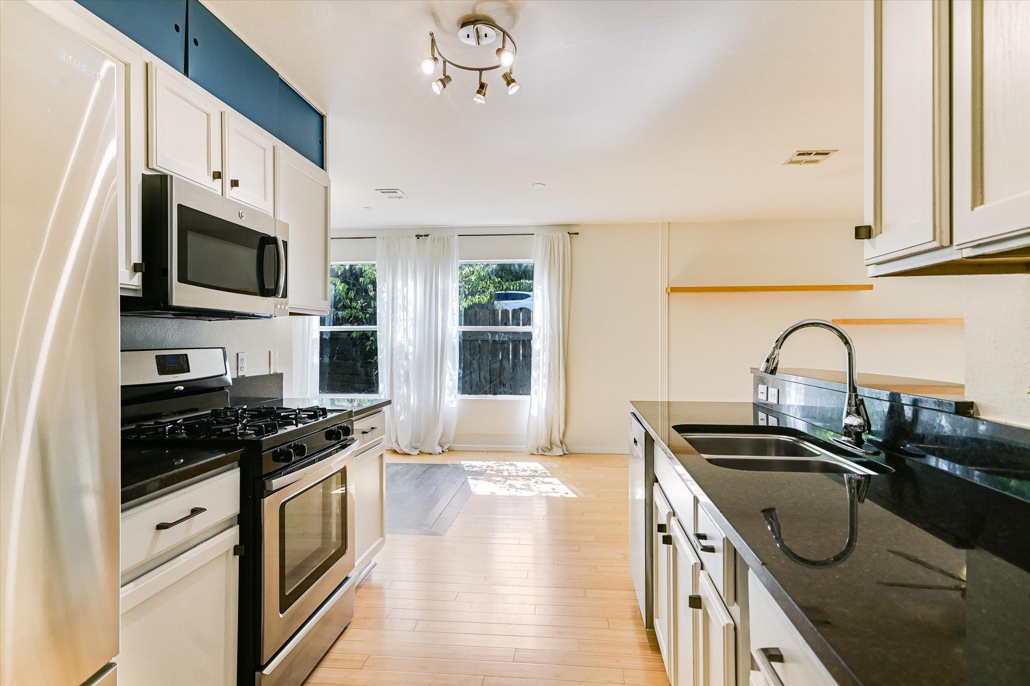 1193 Curve St, Austin, TX 78702