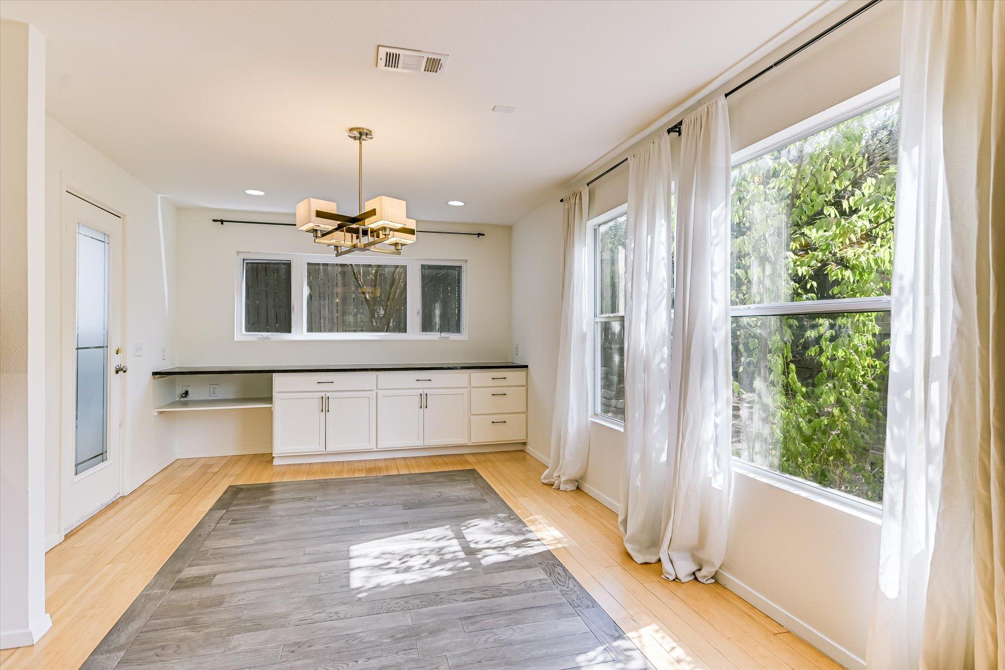 1193 Curve St, Austin, TX 78702