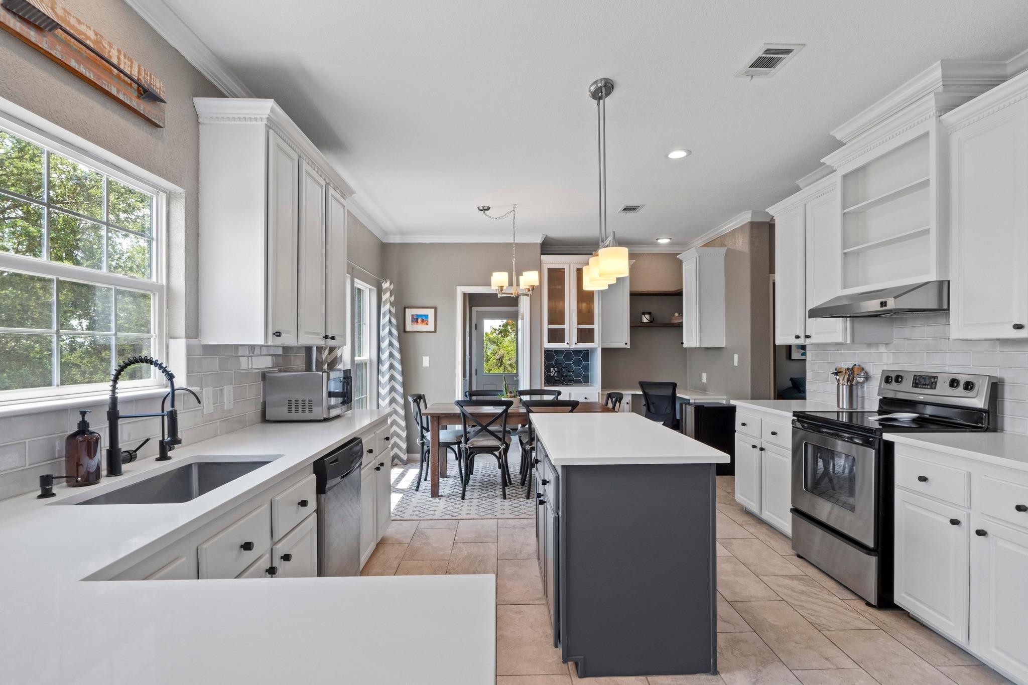 10710 Deer Canyon Rd, Jonestown, TX 78645